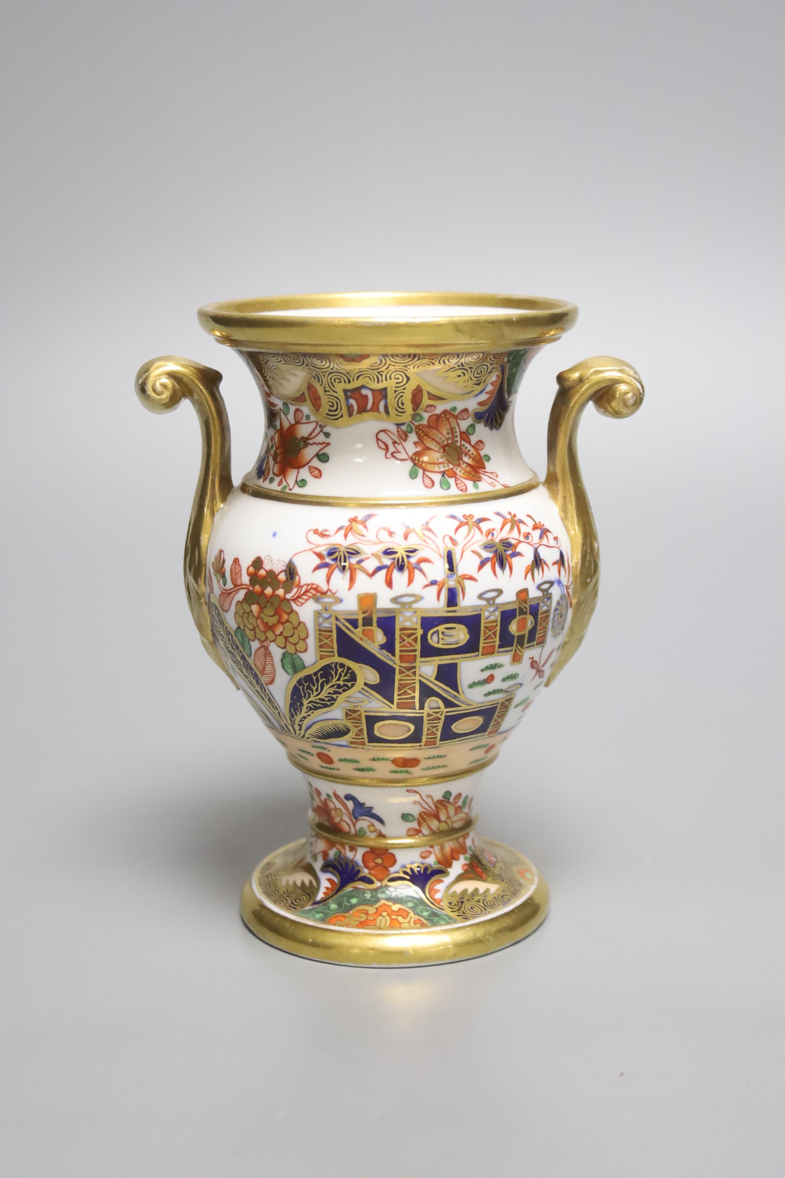 A Spode two handled vase painted with an imari pattern probably 967, no mark c.1815, height 14cm